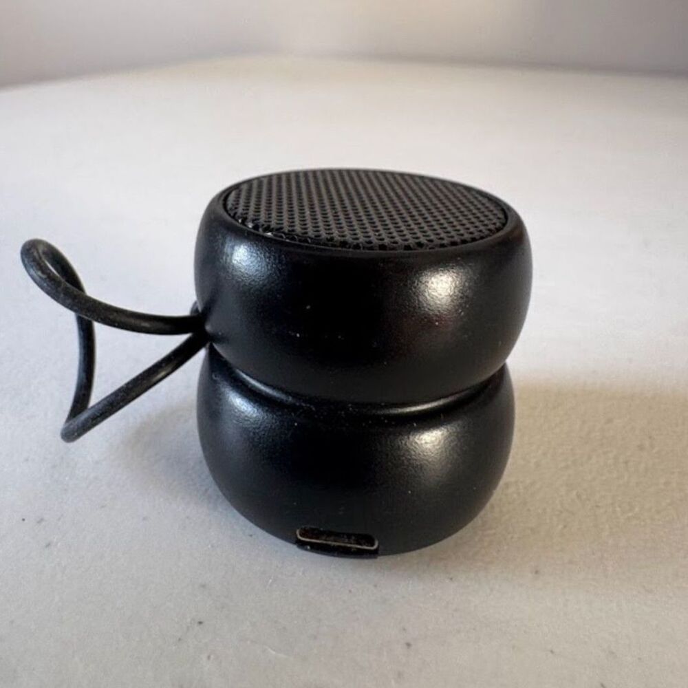 Mastercard Promo Mini Ultra Compact Bluetooth Speaker Tested/Working Xoopar - Picture 2 of 12